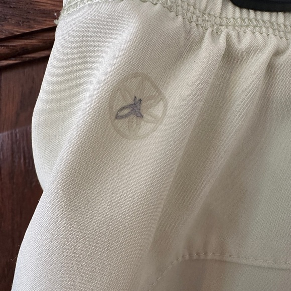 Gaiam light yellow lined shorts - Picture 3 of 5